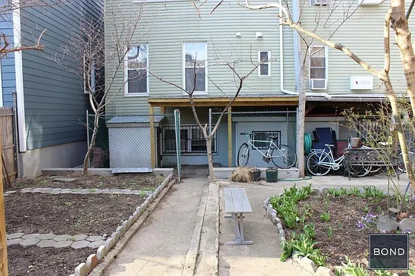 Rented by Bond New York | media 43