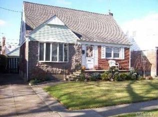 1991 Stewart Ave, New Hyde Park, NY 11040