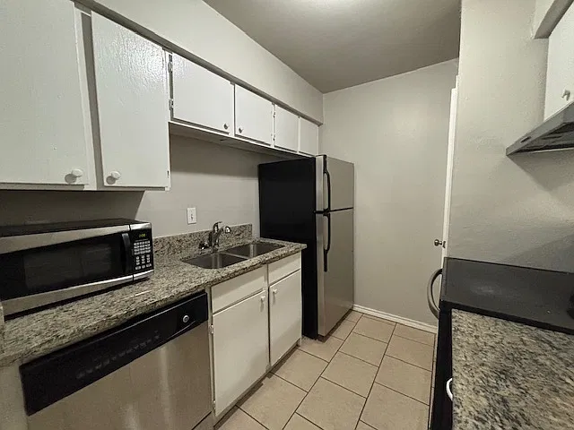 Studio, 723 sqft, $1,150 — Photo 3