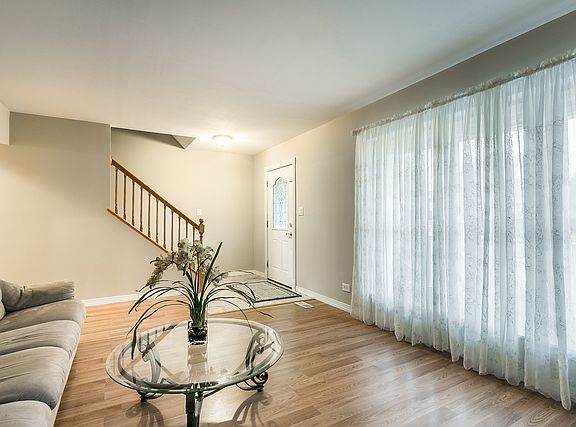 4th image of 2724 Davos Ave
