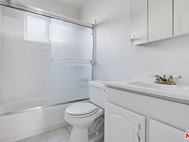 515 N Alfred St #206 — Photo 8