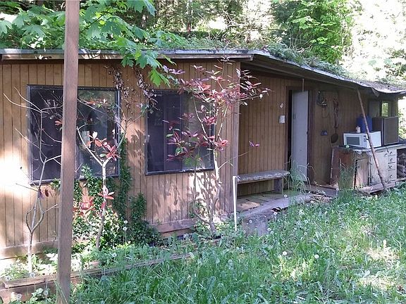 5th image of 621 SE Totten Shores Dr