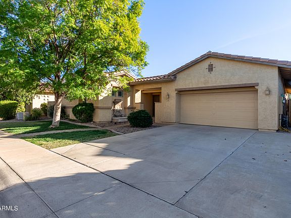 3rd image of 371 W WILDHORSE Drive