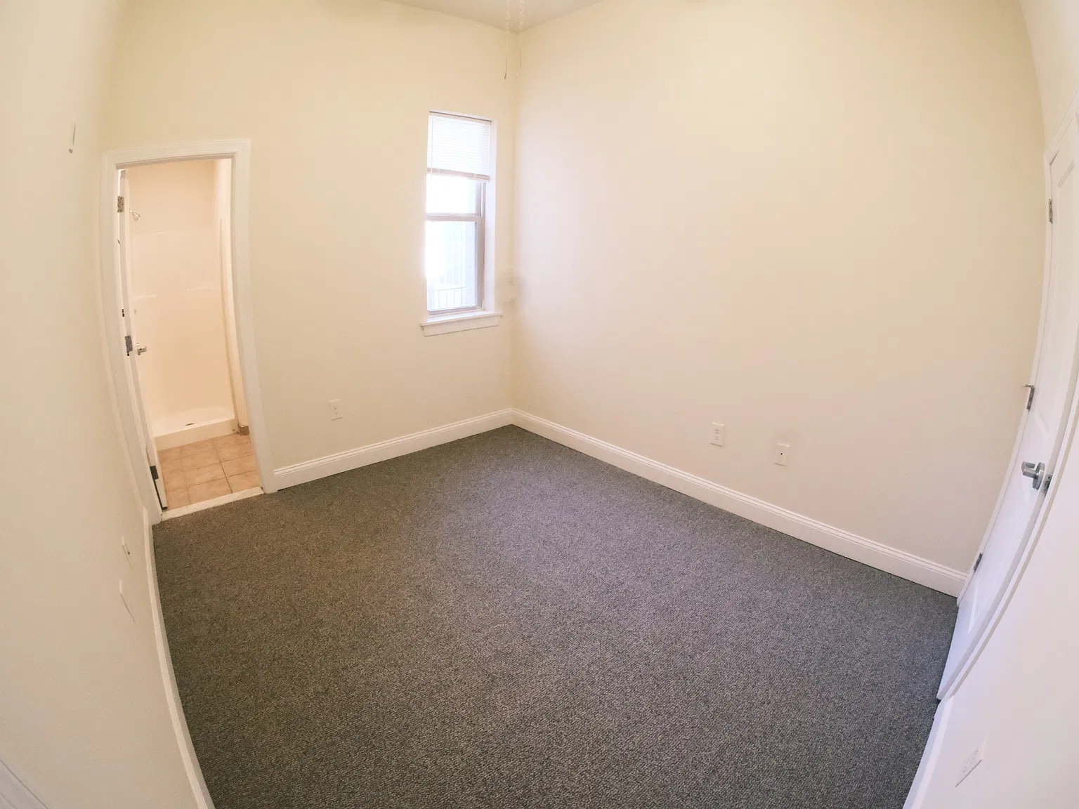 1 bed, 1925 sqft, $1,000 — Photo 2