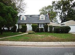 217 Courthouse Rd, Franklin Square, NY 11010