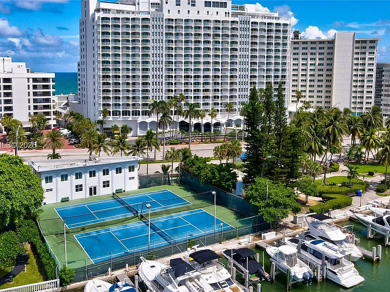 5401 Collins Ave #928 — Photo 43