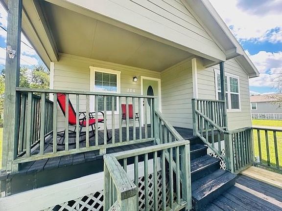 2nd image of 804 E Columbus Drive