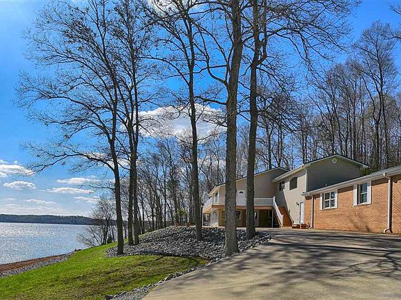 3rd image of 985 Orman Dr