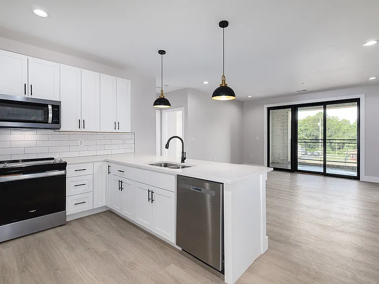 115&131 Town Center Pkwy — Photo 17