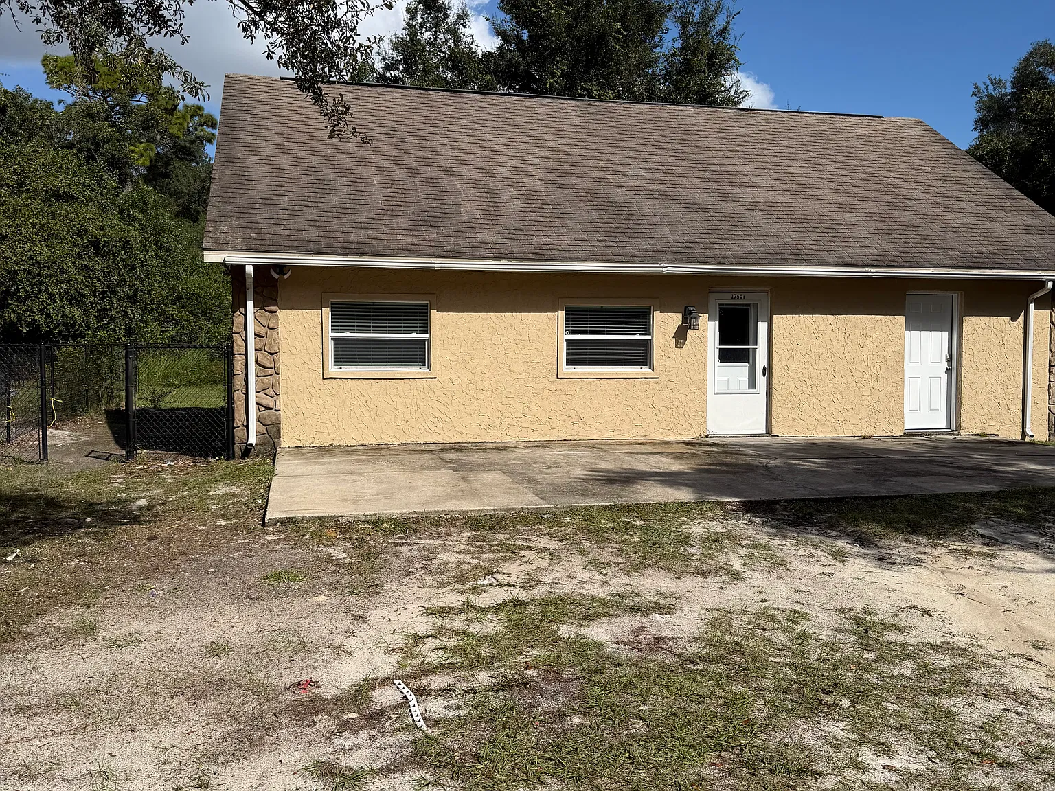 3 bed, 1000 sqft, $1,700 — Photo 1