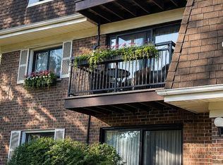 4134 Cove Ln APT B, Glenview, IL 60025