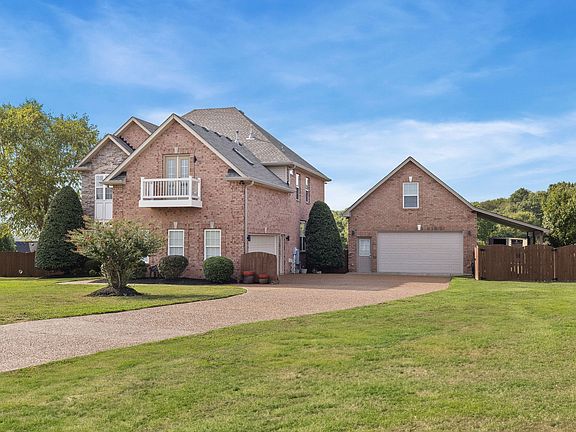 3rd image of 104 Polly Ann Dr