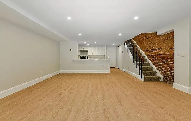 2 bed, 1.0 bath, 1300 sqft, $2,300 — Photo 2