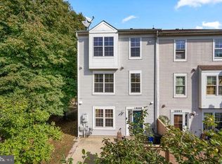 18000 Singing Pine Cir, Gaithersburg, MD 20886