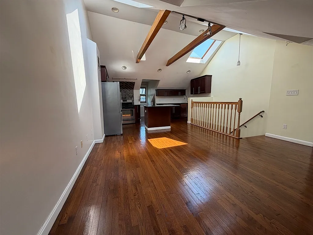 Building Photo - 10 Dwight St #3B