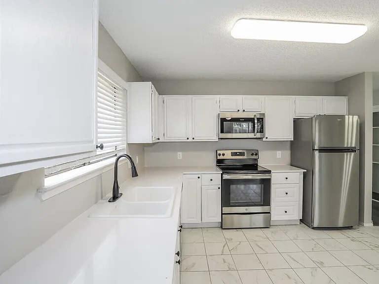6936 Bentley Ave — Photo 5