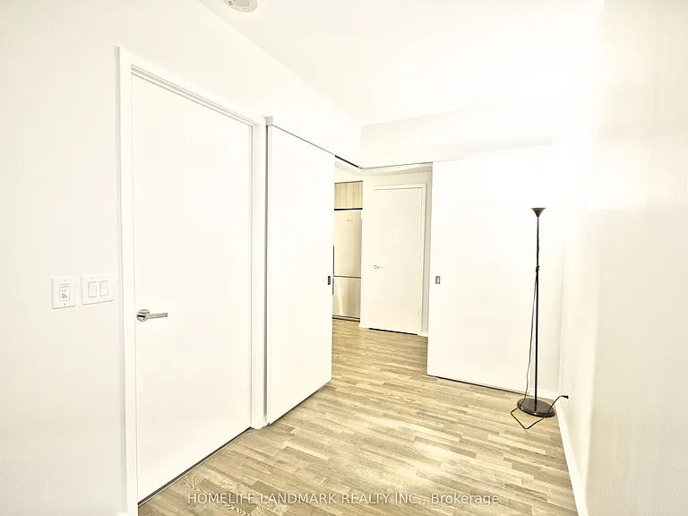 1 Bloor St E #809 — Photo 16