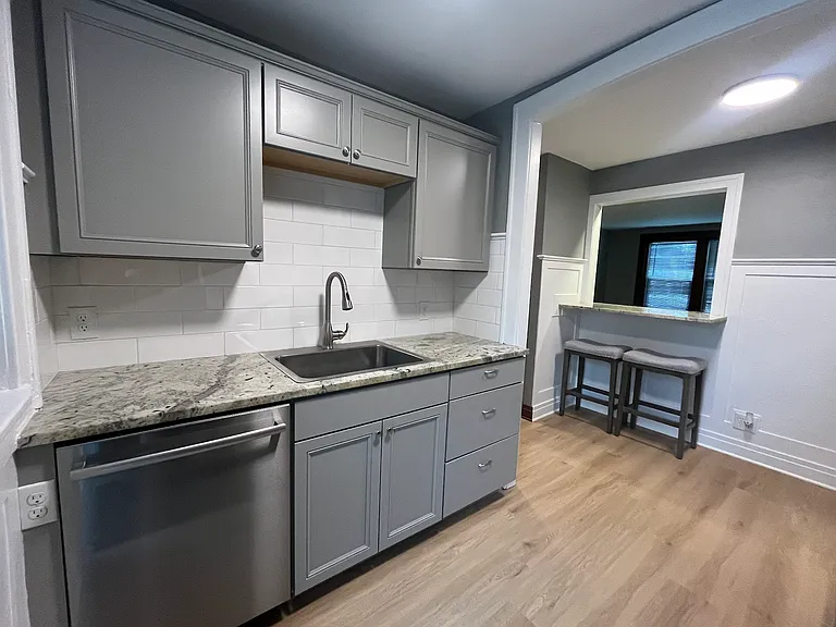 1004 Kenmore Ave #10 — Photo 7