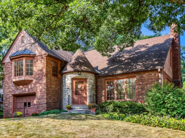 1393 Keston St, Saint Paul, MN 55108