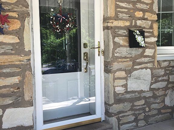 2nd image of 2837 Winchester Ave