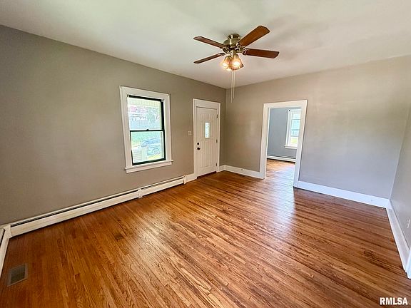 5th image of 320 W Madison St