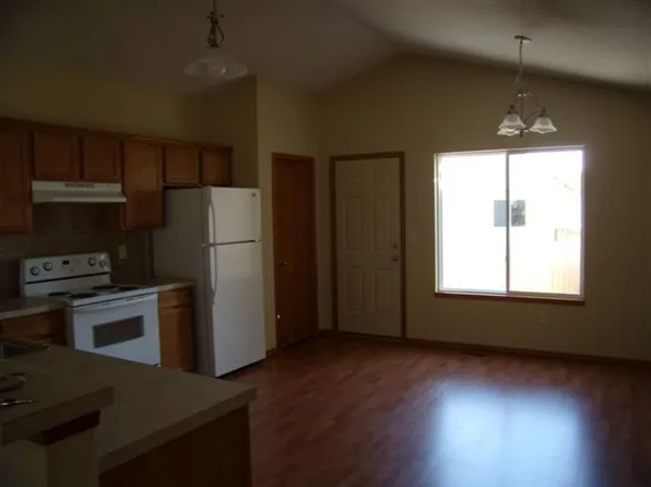 330 E Stone Path St, Derby, KS 67037