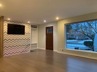 530 Hermitage Dr, Deerfield, IL 60015