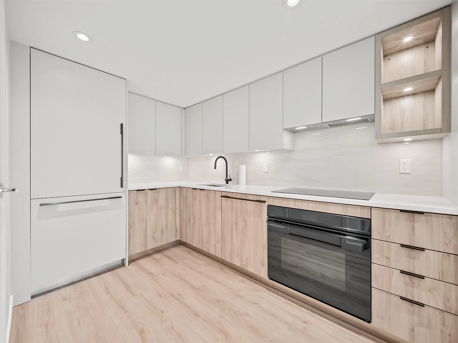 2 bed, 989 sqft, $3,900 — Photo 3