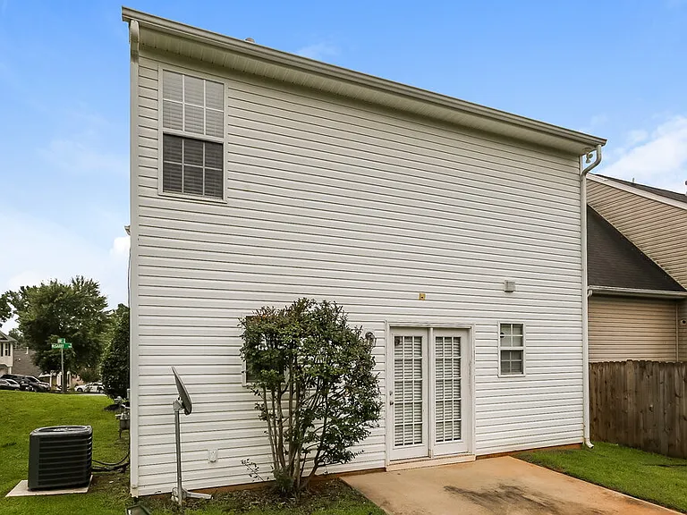 7802 McGarry Trl — Photo 16