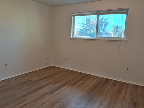 2nd image of 1040 S Ferry St APT 4