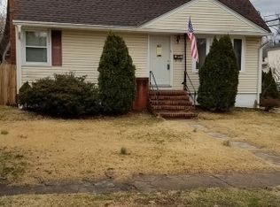 88 Merritt Ave, Bergenfield, NJ 07621