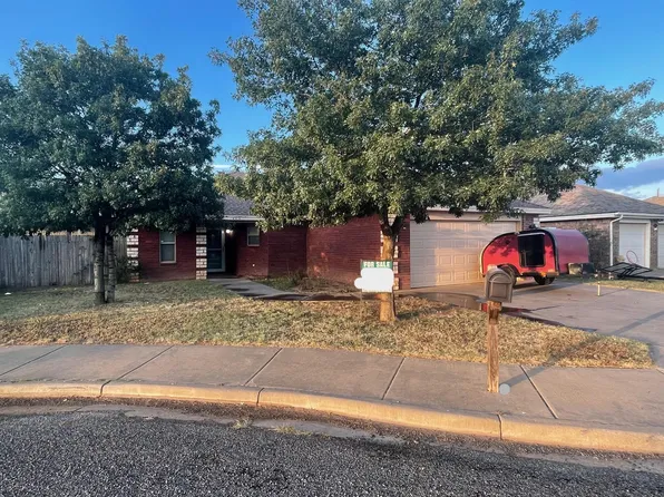 912 11th St, Wolfforth, TX 79382