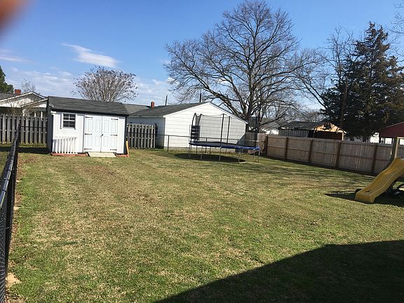 5th image of 1228 Carolina St
