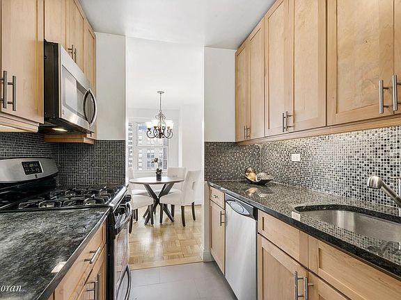 3rd image of 155 E 34th St APT 11P