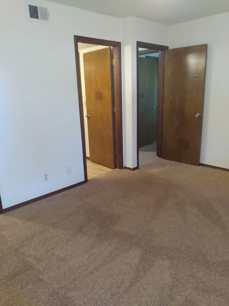 Building Photo - 1001 N Wyandotte Ave #A