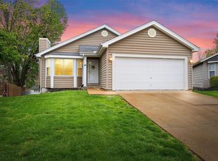 41 Kingspointe Dr, Saint Peters, MO 63376