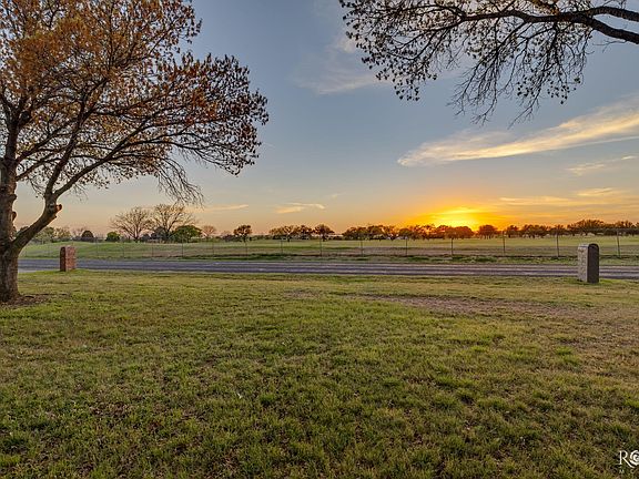 3rd image of 1628 Country Club Rd