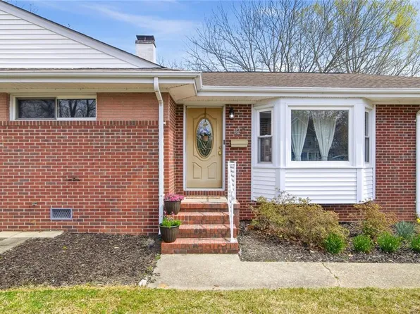 32 Astor Dr, Newport News, VA 23608