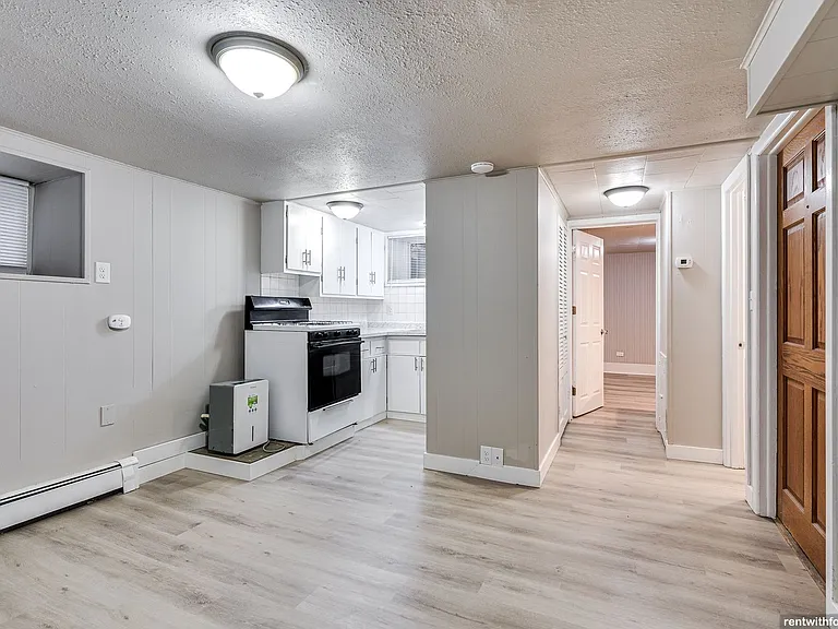 536 Algoma Blvd — Photo 3