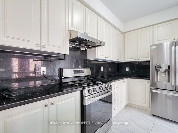 5th image of 2413 Florentine Pl