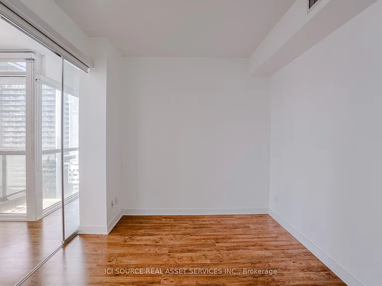 290 Adelaide St W #1504 — Photo 13