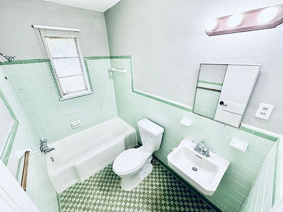 4th image of 3324 Rosamond Ave