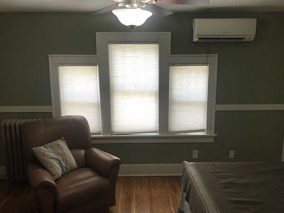 2nd image of 820 Grand Ave
