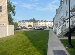 102 Cove Ct #2B, Bronx, NY 10473