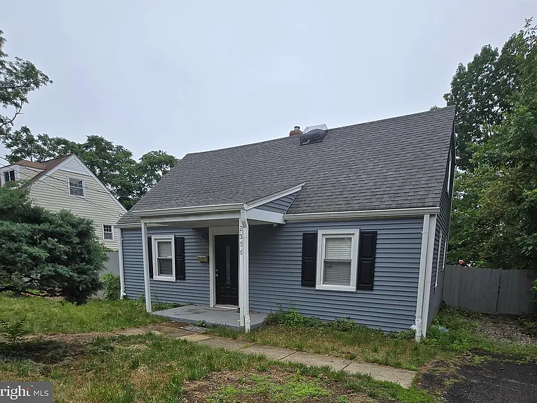 2306 Fort Dr — Photo 2