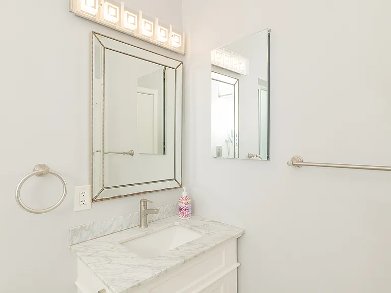 5182 Canoga Ave — Photo 3