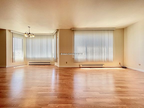 3rd image of 900 Rivera St