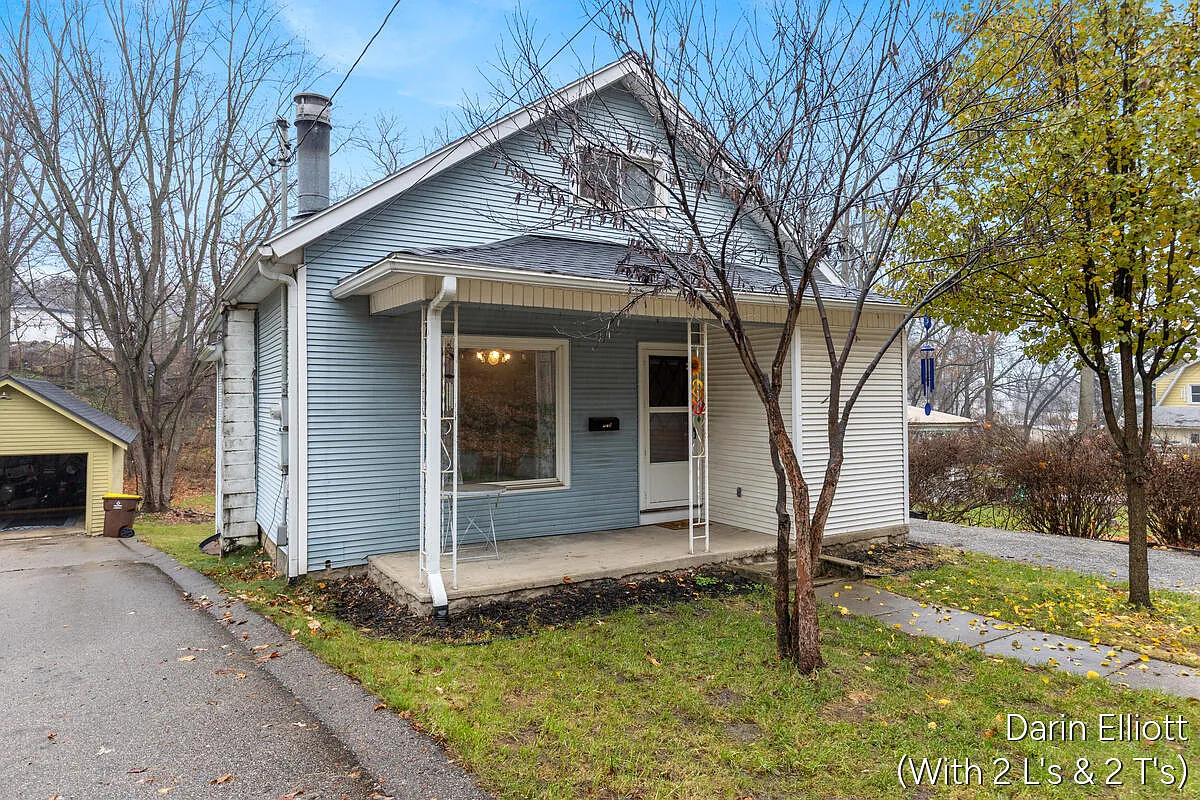 240 Yeomans St photo 1