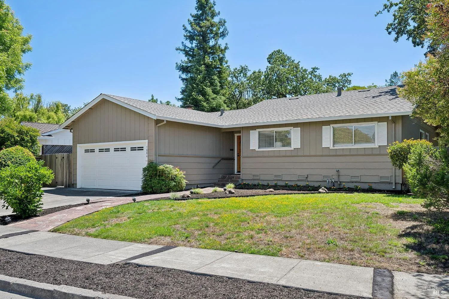 1886 Neotomas Avenue - Photo 3