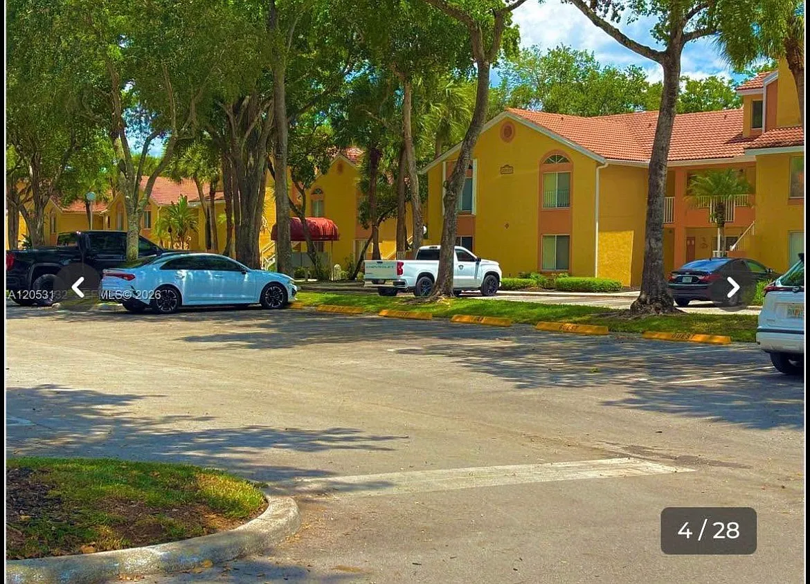 2 bed, 1044 sqft, $2,000 — Photo 1